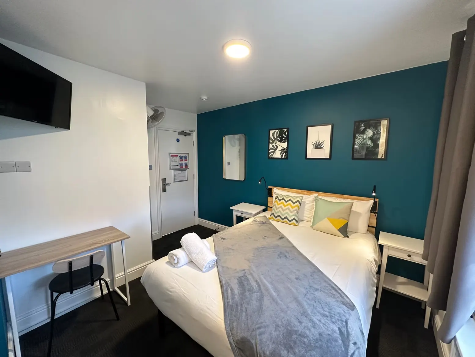 Private double room with en-suite comforts