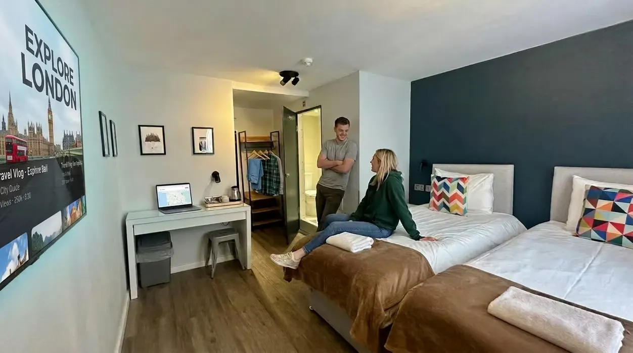 Private twin room with London mural